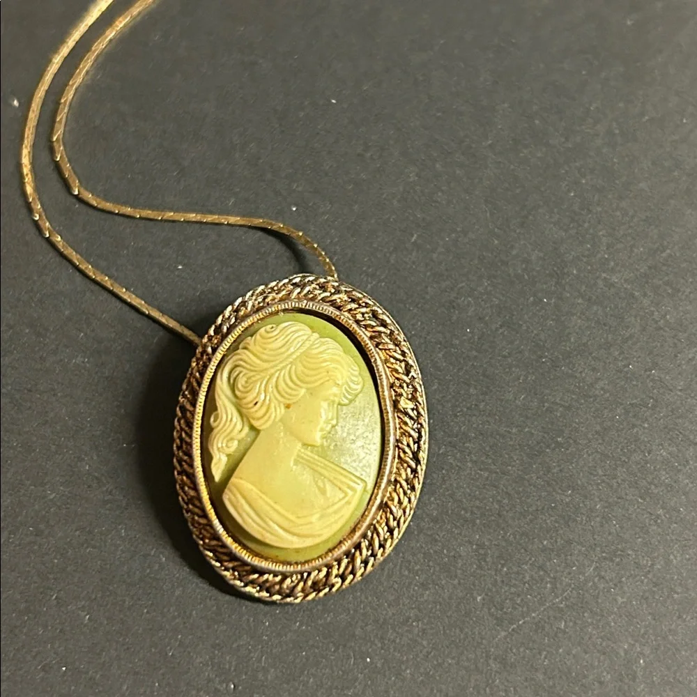Vintage Peri‎ signed Green & Gold Cameo Pendant Necklace on Adjustable Chain